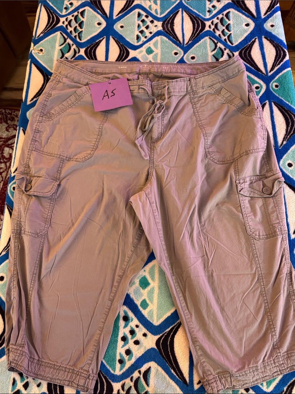 St. John's Bay gray Capri Pants